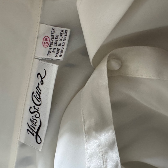 Yves St. Clair. 2 Blouse - Picture 3 of 3